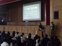 大学生による選挙出前授業の様子写真1