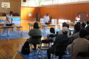 農食コースのそば打ち実演の画像