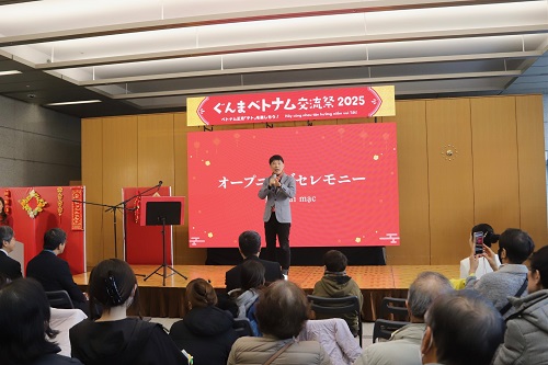 写真：挨拶する山本知事