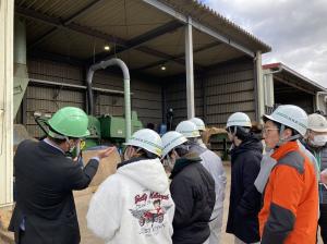 おが粉や燻製用のスモークチップの生産工場の画像