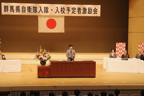 写真：挨拶する山本知事