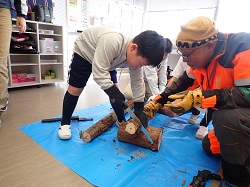 丸太切り体験の写真