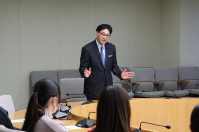 あいさつする須藤和臣議長画像