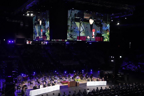 写真：挨拶する山本知事