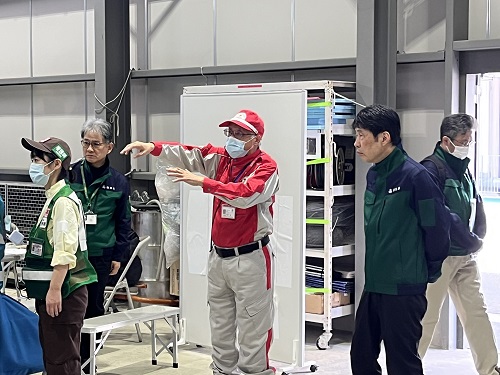 写真：視察の様子