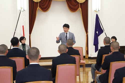 挨拶をする山本知事