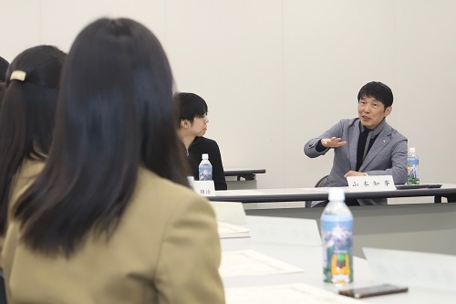 挨拶をする山本知事