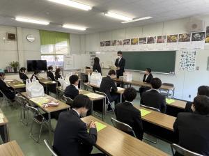 コースで卒業証書を授与している画像1