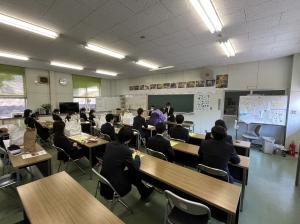 コースで卒業証書を授与している画像2