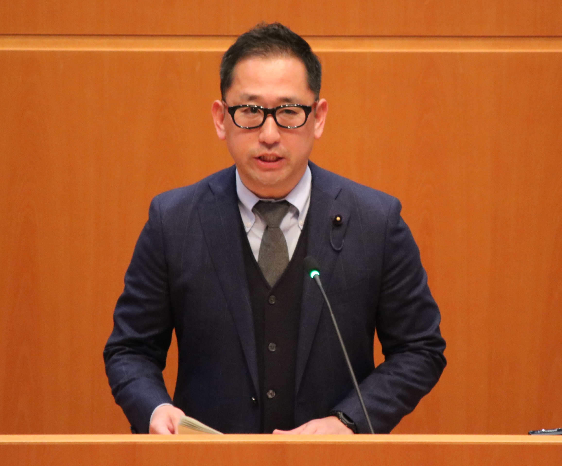 秋山委員長の画像