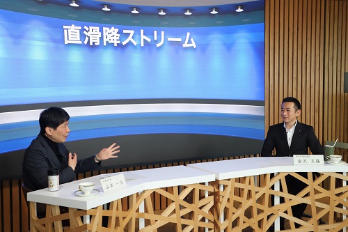 写真：対談する山本知事と金沢県議