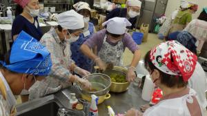 梅ジャムづくりの様子写真