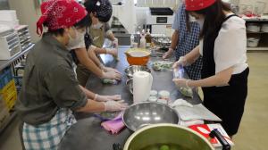 梅干しづくりの様子写真