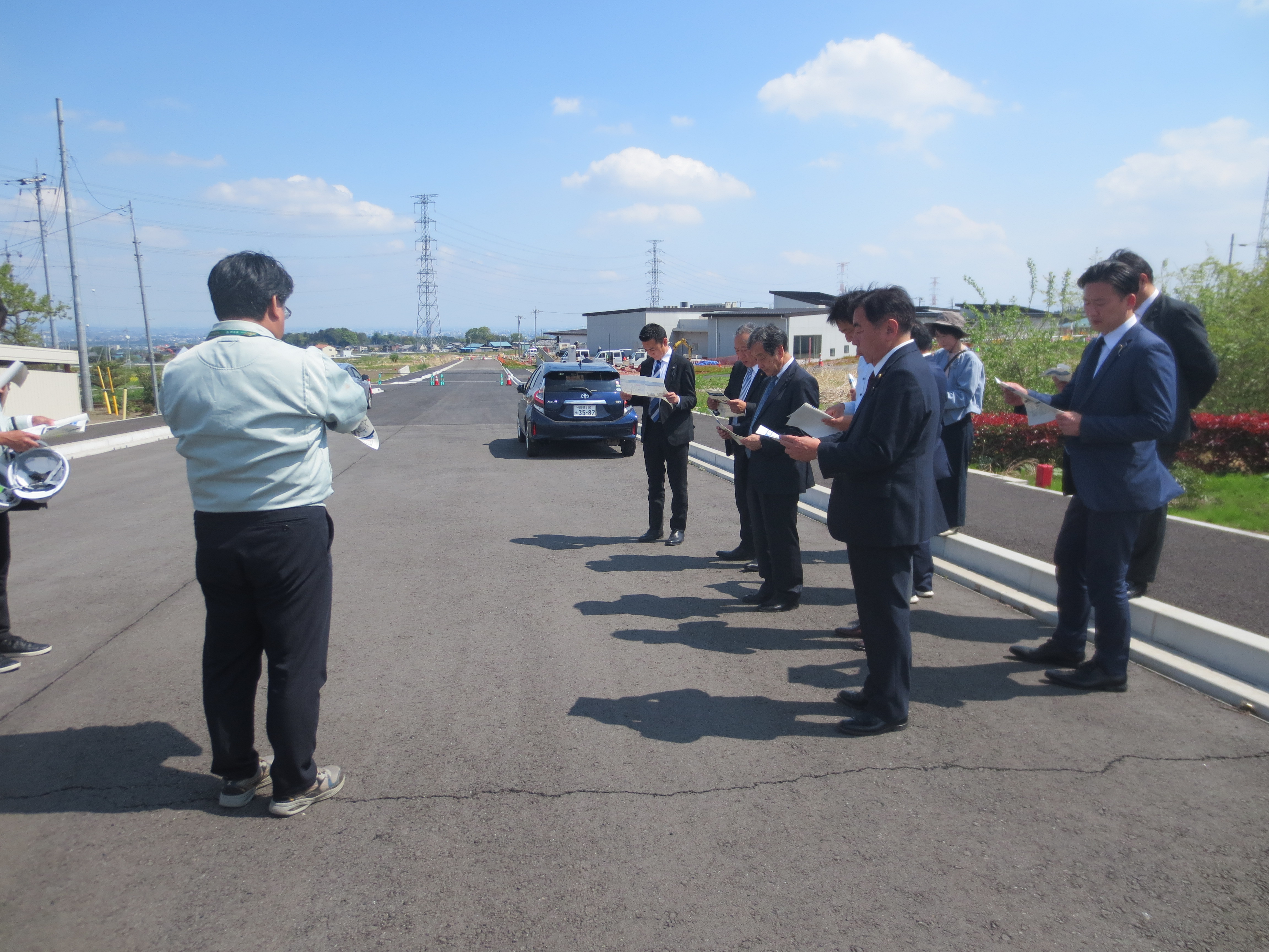 説明を受けている写真