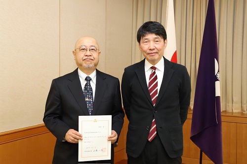 写真：記念撮影する出席者