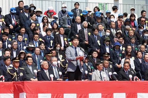 写真：挨拶する山本知事