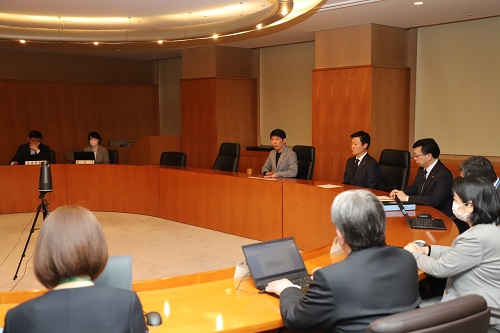 写真：挨拶する山本知事