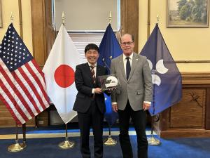 ブローン知事の写真