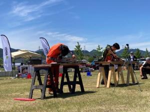 競技に参加する学生の写真