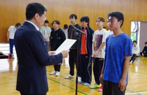 表彰式の様子の写真