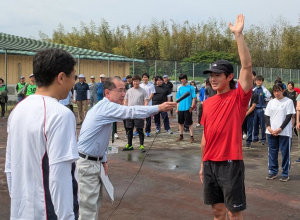 選手宣誓の様子の写真