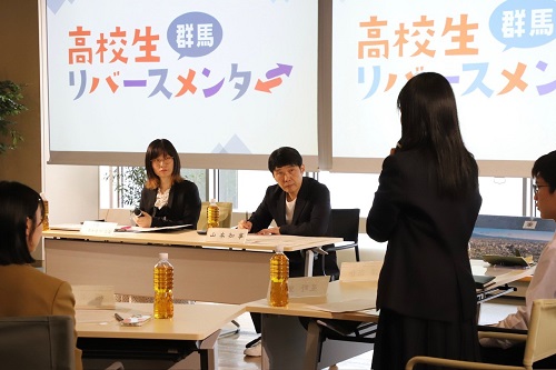 写真：意見を聞く山本知事