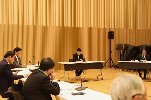 写真：挨拶する山本知事