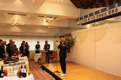 写真：挨拶する山本知事