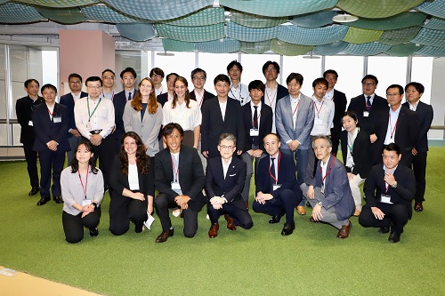 山本知事と参加者の記念撮影