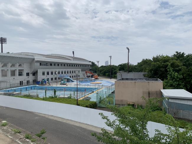 屋外プール解体6月23日の画像