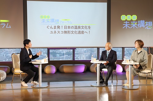 写真：対談する出席者