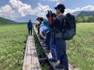 尾瀬での授業風景の写真