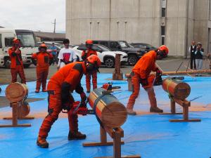 林業教室実技の様子の写真