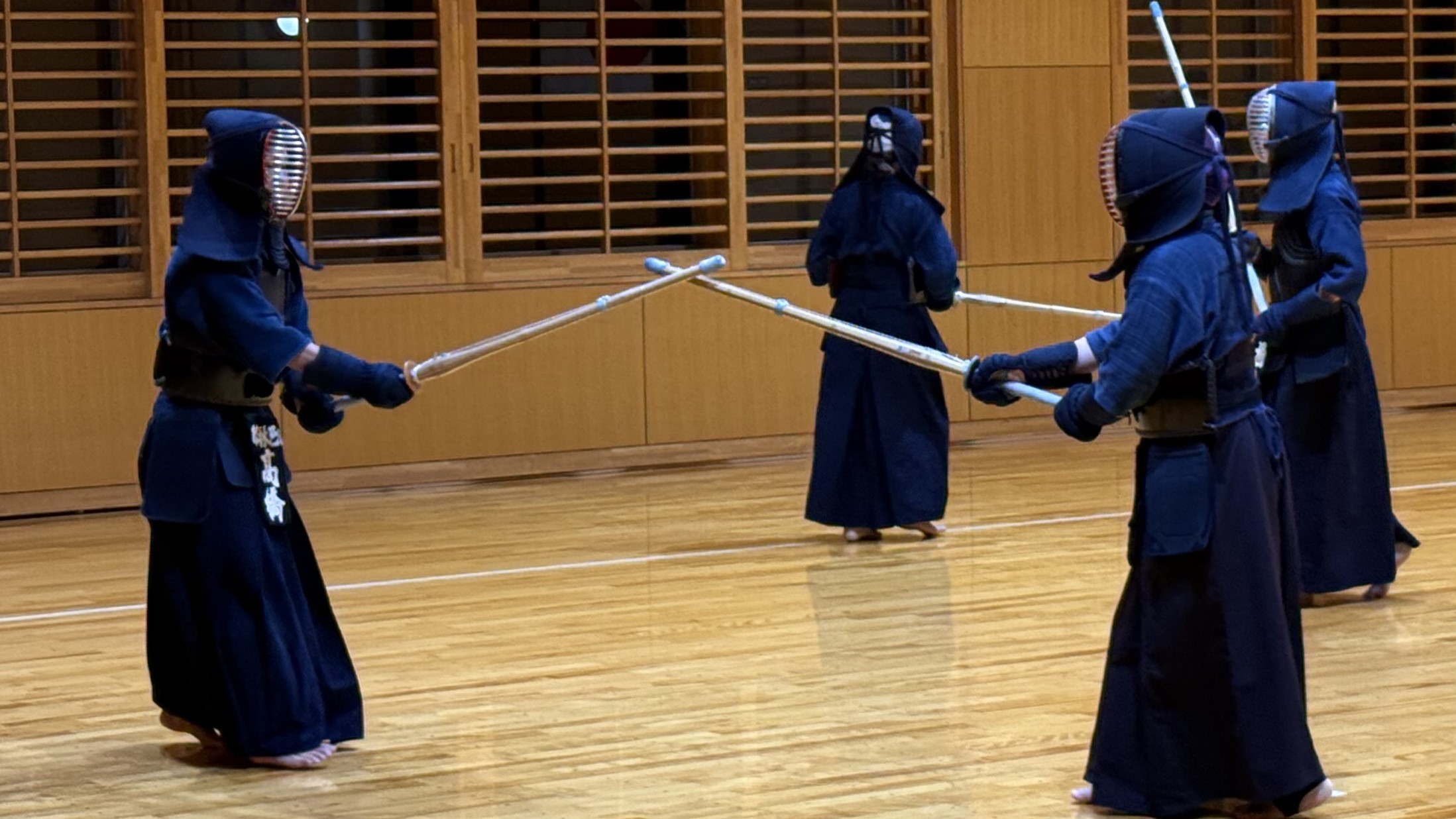 剣道の打ち合いの様子の写真