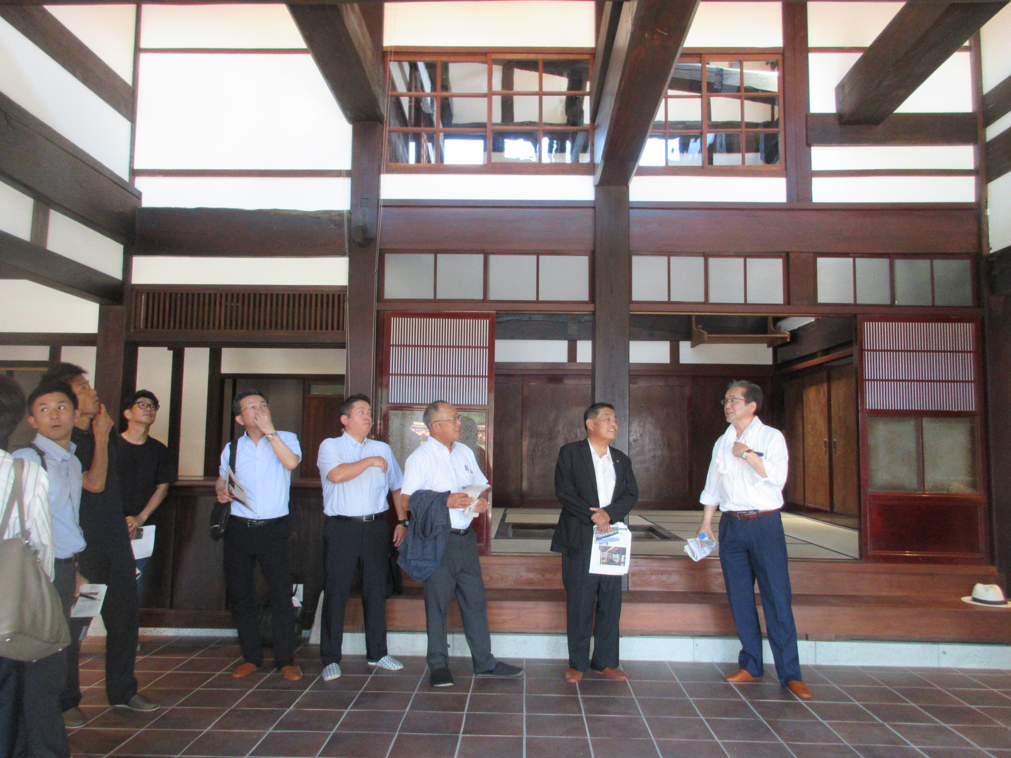 古民家再生事業の説明を受ける画像