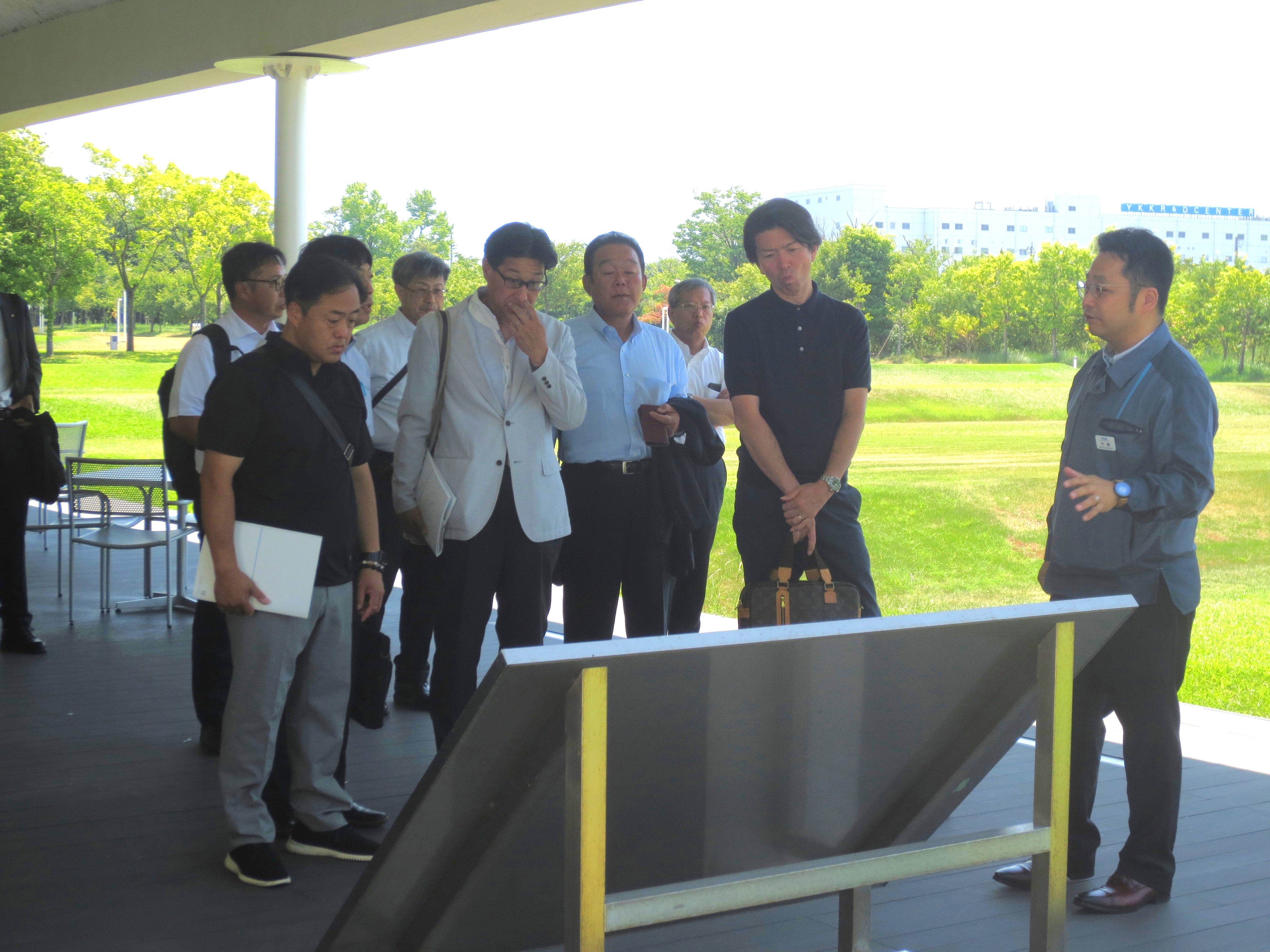 ＹＫＫセンターパークで説明を受ける画像