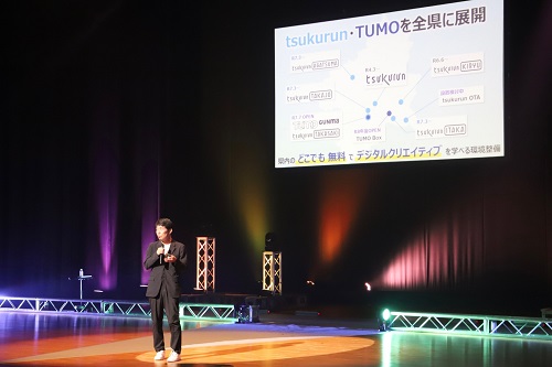 写真：プレゼンする山本知事