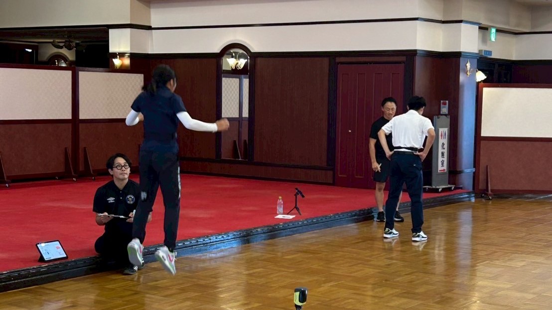 ジャンプ測定の様子の写真