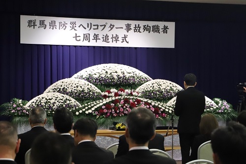 写真：追悼の辞を述べる山本知事