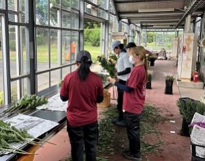 花束づくりの写真