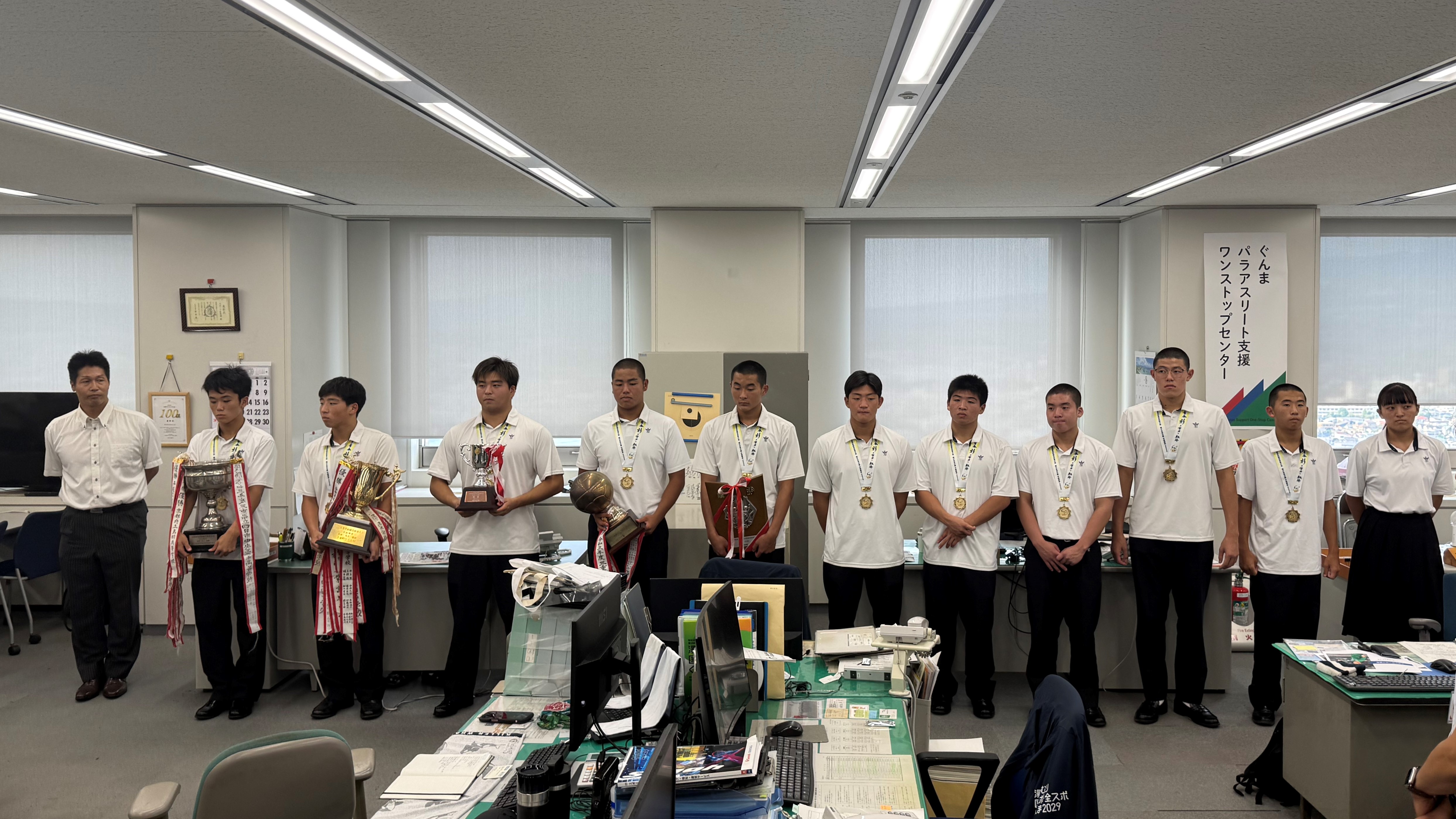 前橋商業高校水球部による来課時の写真