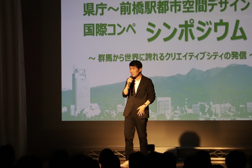 挨拶をする山本知事