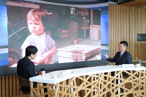 対談をする山本知事