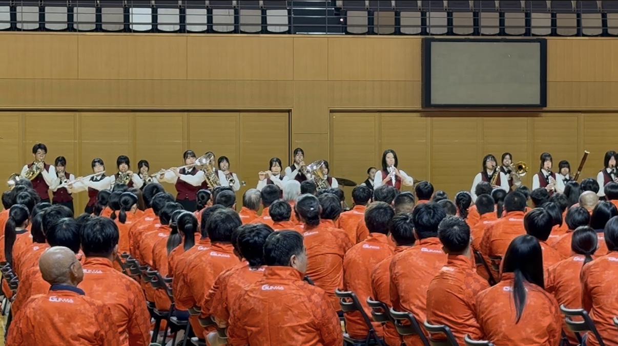 市立前橋高校吹奏楽部による演奏の写真