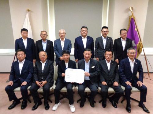 調印式の様子写真