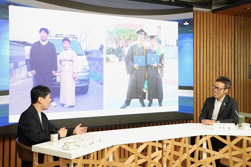 写真：対談する山本知事と牛木県議