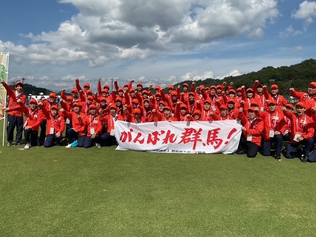 開会式に臨む選手団の写真
