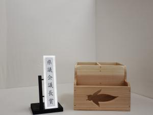 令和7年度木工工作コンクール議長賞作品「ティッシュ＆小物入れ」の写真