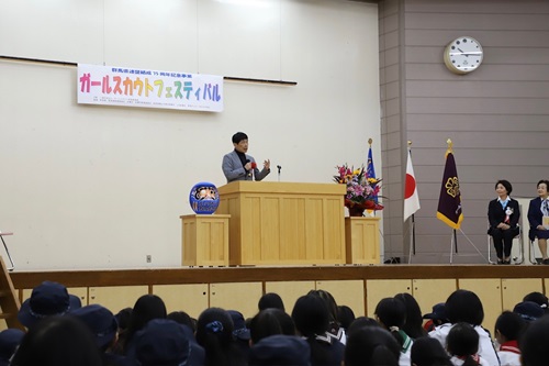 写真：あいさつする山本知事