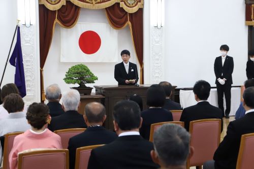 挨拶をする山本知事